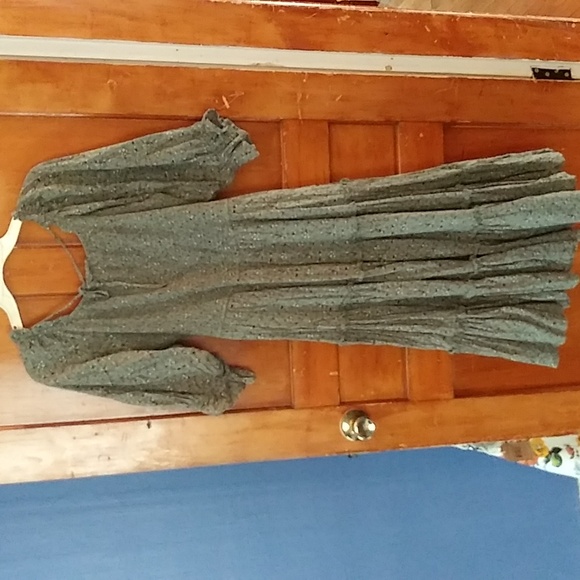 Ivy City Co Basil Dress - Picture 5 of 10